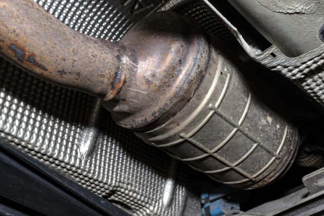 Czy po wycięciu DPF auto kopci? Sprawdź skutki usunięcia filtra Czy po wycięciu DPF auto kopci? Sprawdź skutki usunięcia filtra